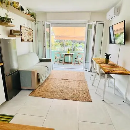 Silvy's Sunny House *