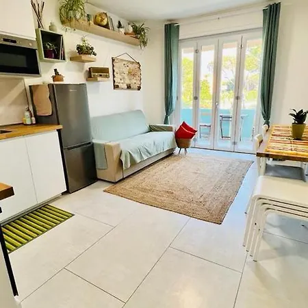 Silvy's Sunny House *